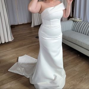 BRAND NEW wedding dress! Size 14